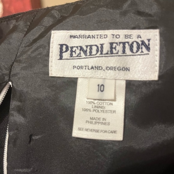 Pendleton Sleeveless Blouse, Modern Floral Black & White, size 10 - Picture 5 of 5